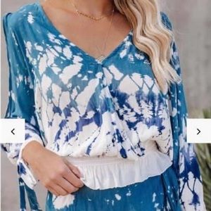 NEW✨With Tags✨VICI TIE DYE COLD SHOULDER TOP✨